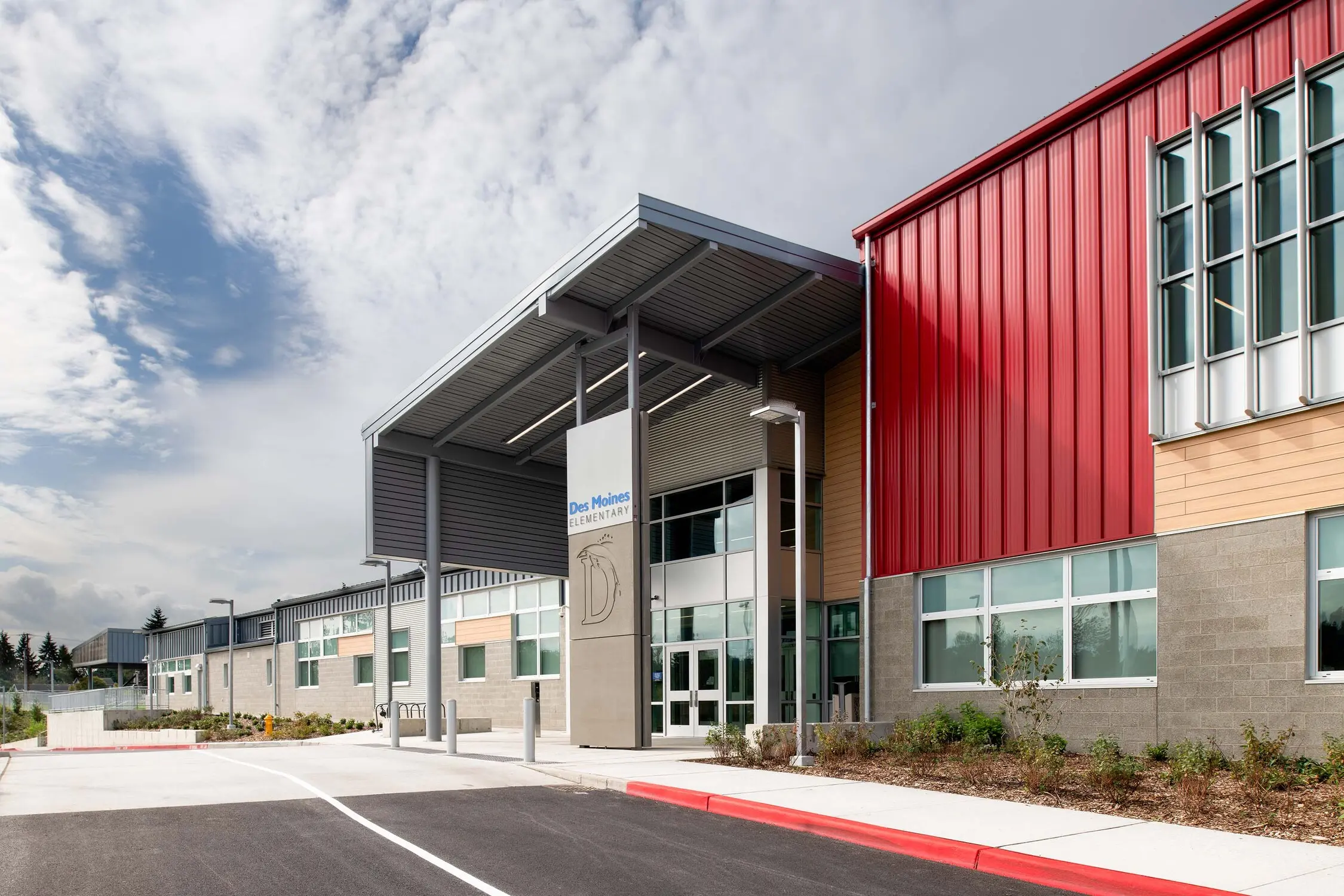 Des Moines Elementary School Upclose 000x